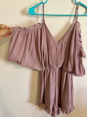 Francesca's Collections Mauve Cold-Shoulder Romper